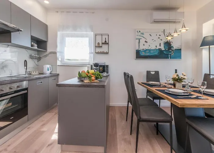 Apartman In Na Moru *