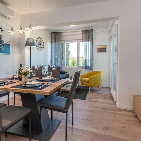 Apartment 2 Bedroom Lovely In Na Moru *